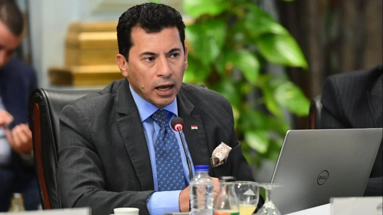 بث مباشر.. وزير الرياضة يجتمع مع اتحاد الكرة وحسام حسن لبحث مستقبل المنتخب